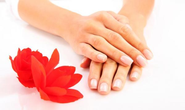 كيف نقوم بترطيب الأيادي الجافة