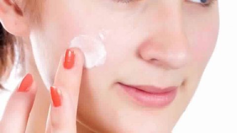 كيف نتعامل مع البشرة الجافة؟