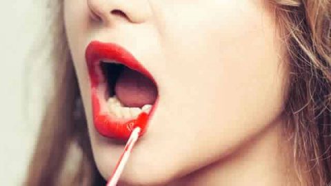 كيف تصنعين أحمر الشفاه بنفسك؟