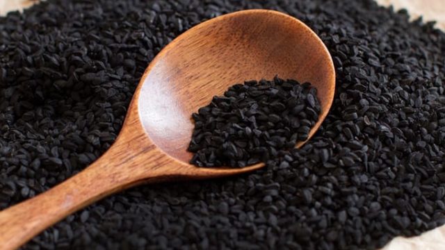 طريقة تحضير مشروب حبة البركة السحري لحرق الدهون