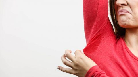 بهذه الوصفات الطبيعية تتخلصين من عرق الإبطين