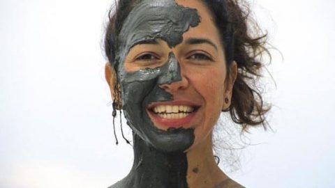 تعرفي على فوائد الطين للجسم