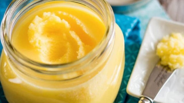 جربي قناع السمن للبشرة الجافة