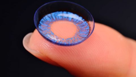 نصائح هامة لمستخدمات العدسات اللاصقة