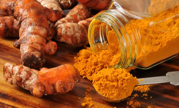 وصفة الكركم والفازلين لتوحيد لون البشرة وتفتيحها