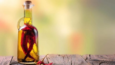 وصفة زيت الفلفل الحار لزيادة نمو الشعر