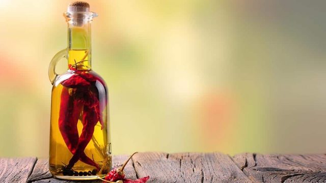 وصفة زيت الفلفل الحار لزيادة نمو الشعر