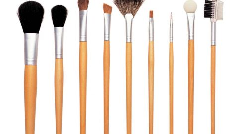 طرق متميزة لتظيف فرشات المكياج