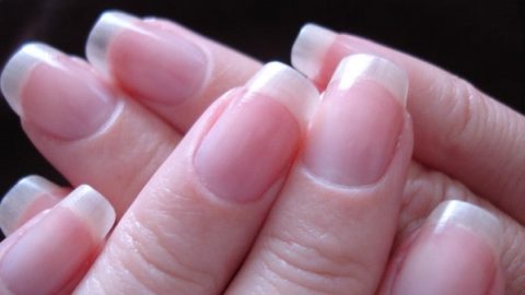 لون أظافرك يكشف أحوال صحتك