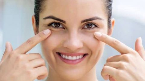 مكونات طبيعية لعلاج التجاعيد تحت العين