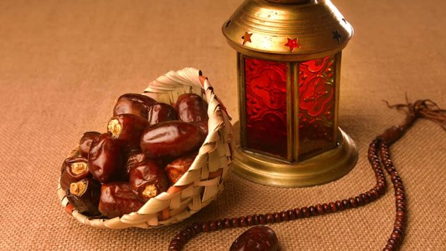 كيف تتغلبي على الجوع والعطش في شهر رمضان؟