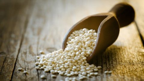 جربي ماسك الكينوا والعسل لبشرة مشرقة هذا العيد