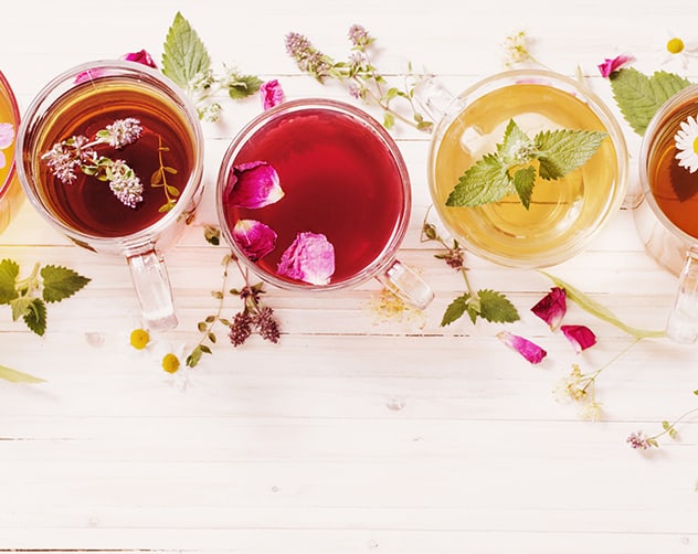 عالجي مشاكل البشرة بأفضل أنواع الشاي الطبيعية