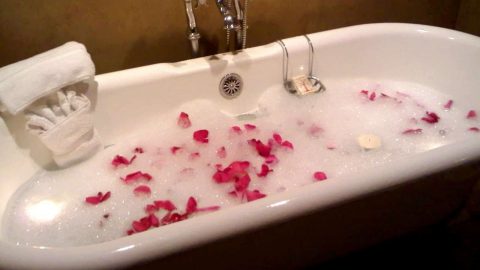 حمام العطور لرائحة زكية تدوم أكثر من 3 أيام