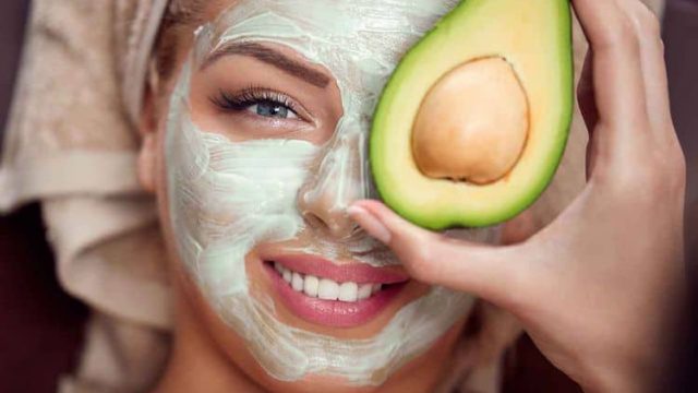 أقنعة الفواكه للتمتع ببشرة جميلة