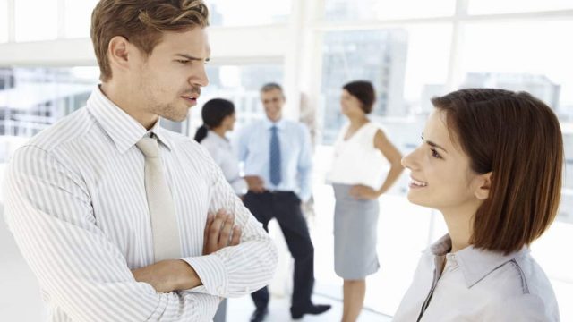 تعابير جسم زوجك تخبرك بالكثير