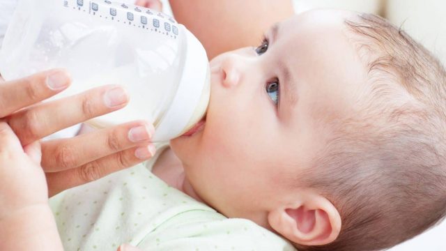 نصائح لفطام الطفل عن زجاجة الرضاعة