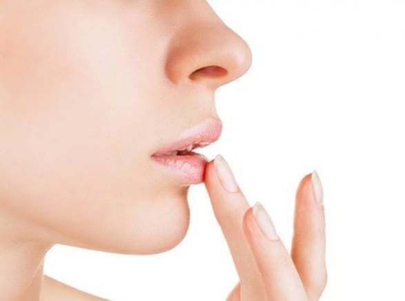 احصلي على شفاه وردية بهذه الخلطات الطبيعية