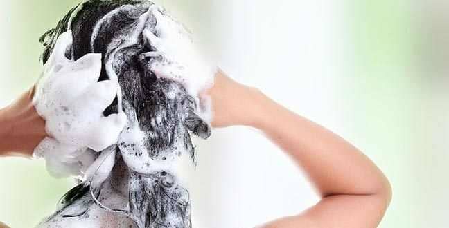 أضيفي أحد هذه الزيوت للشامبو الخاص بك لتتخلصي من تساقط الشعر