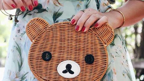 بالصور: إطلالة صيفية مرحة مع شنط القش