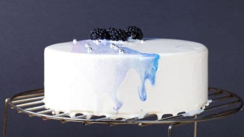 خطوات تجهيز الصوص الأبيض للكيك