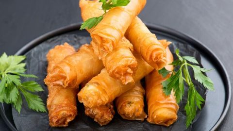 خطوات بسيطة لتجهيز رقاقات بالجبنة