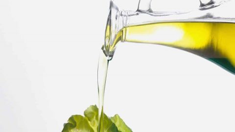 وصفات فعالة لشعر صحي وناعم مكونها الأساسي زيت الخس