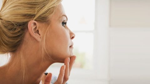 تأثير الضغط النفسي والمشاعر على جمال البشرة