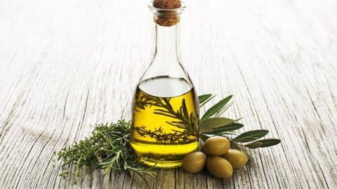 نكهات مختلفة لزيت الزيتون لأطباق شهية ولذيذة