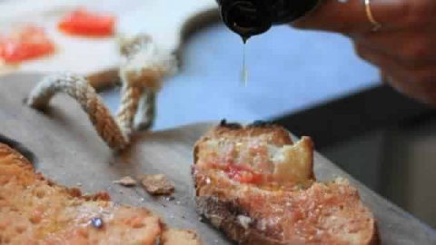 تعرفي على فوائد الخبز وزيت الزيتون