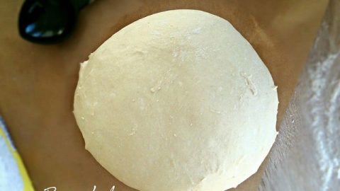 خطوات تجهيز عجينة البيتزا