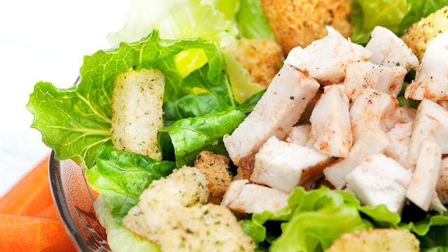 خطوات تجهيز سلطة السيزر