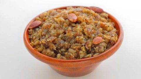 فتة التمر على الطريقة اليمنية