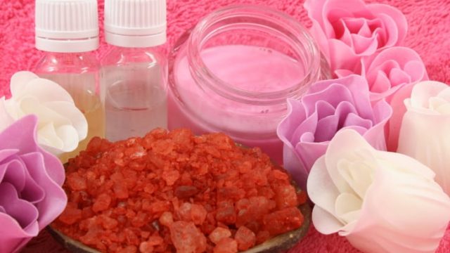 وصفة الطين الوردي لترطيب البشرة