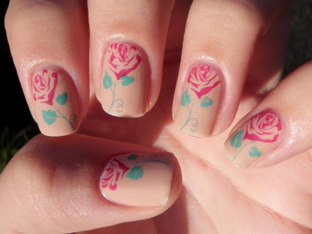 أظافر فلورال للعروس