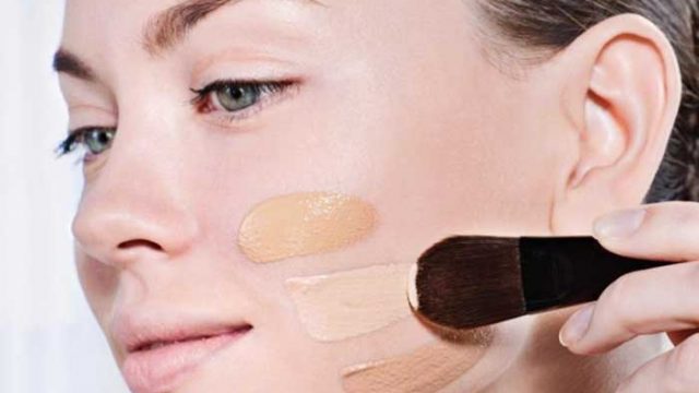 إليكِ أفضل 5 كريمات الأساس للبشرة الدهنية