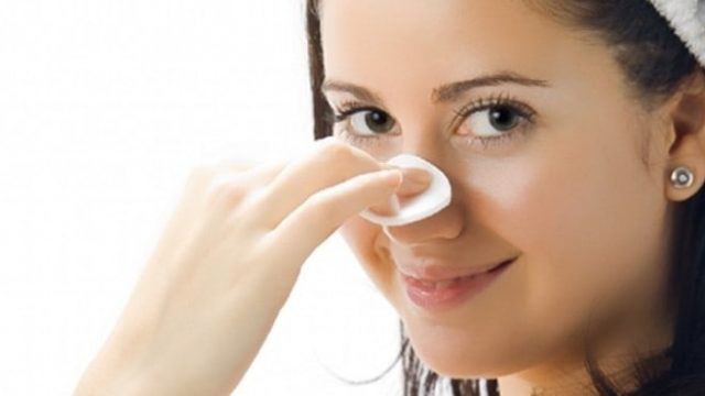 وصفات طبيعية فعالة للتخلص من الرؤوس السوداء