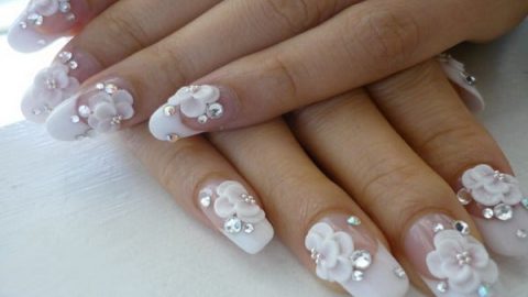 تألقي يوم زفافك بأحدث أفكار طلاء الأظافر