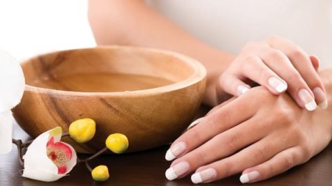 وصفة الطين الأبيض لتنعيم اليدين