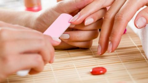 وصفة زيت الخروع لتقوية الأظافر