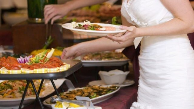 ماذا عليك أن تتناولي في يوم زفافك ؟