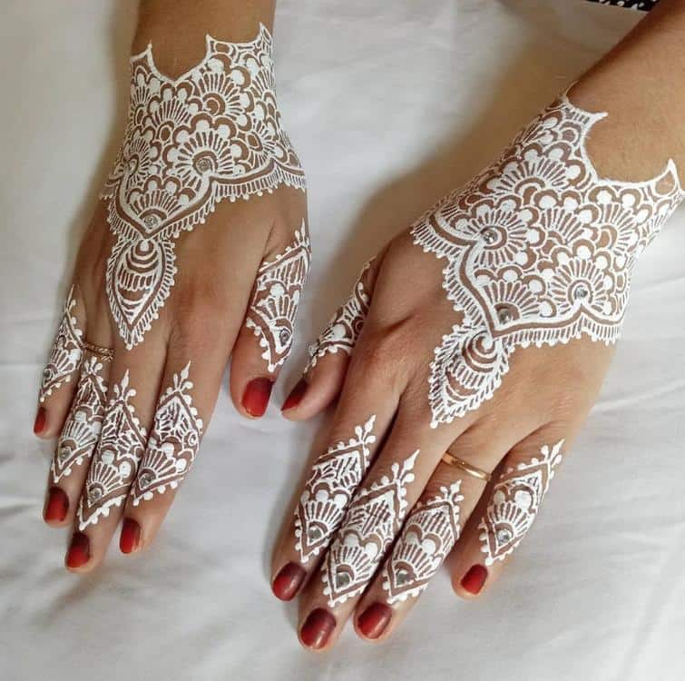 نقش حناء أبيض