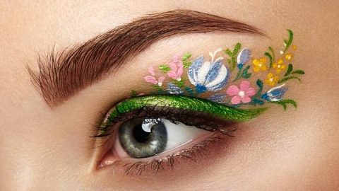 بالفيديو: أيلاينر بنقشات الورد لصيف 2017