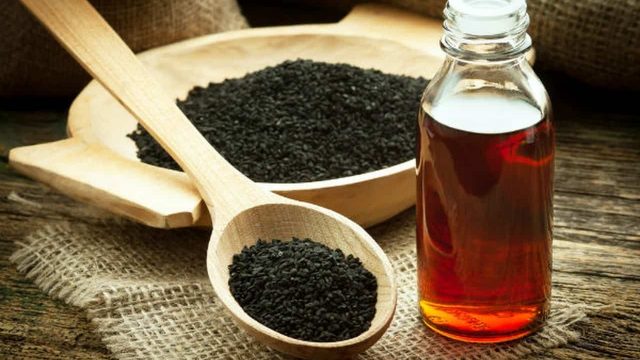 جربي ماسكات زيت حبة البركة لبشرة مشرقة
