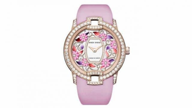 ساعات يد باللون الوردي لإطلالة ناعمة هذا الصيف