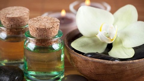 اكتشفي الاستخدامات الجمالية لزيت العنبر