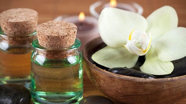 اكتشفي الاستخدامات الجمالية لزيت العنبر