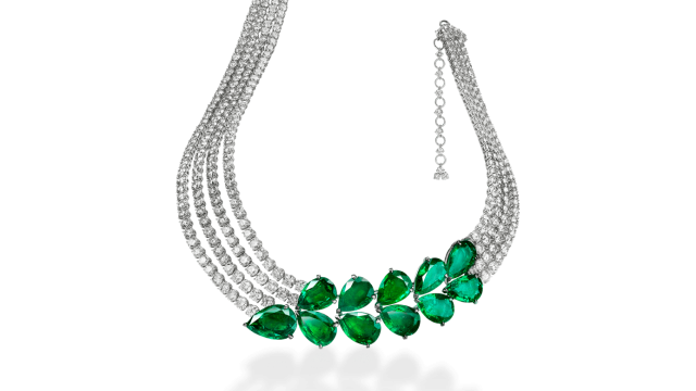 فخامة خيالية مع مجموعة مجوهرات Adler