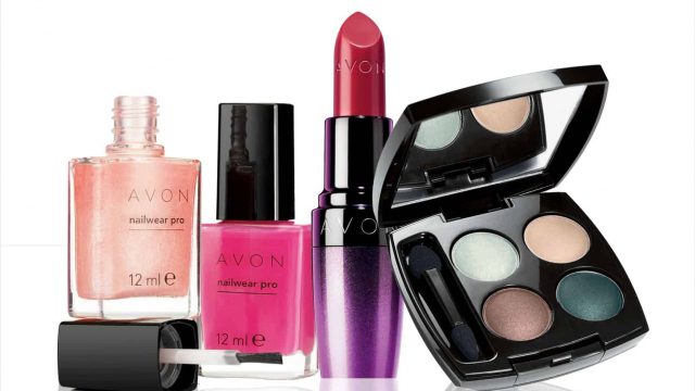 مستحضرات تجميل أساسية لحقيبتك الصيفية…اكتشفيها