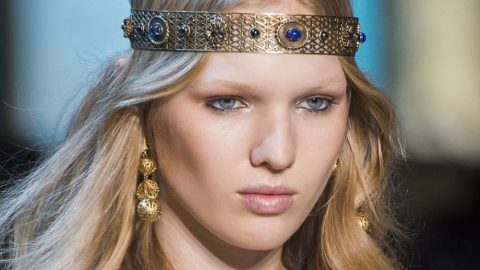 بالصور: إكسسوارات شعر بتصاميم رومانية من Elie Saab 2017